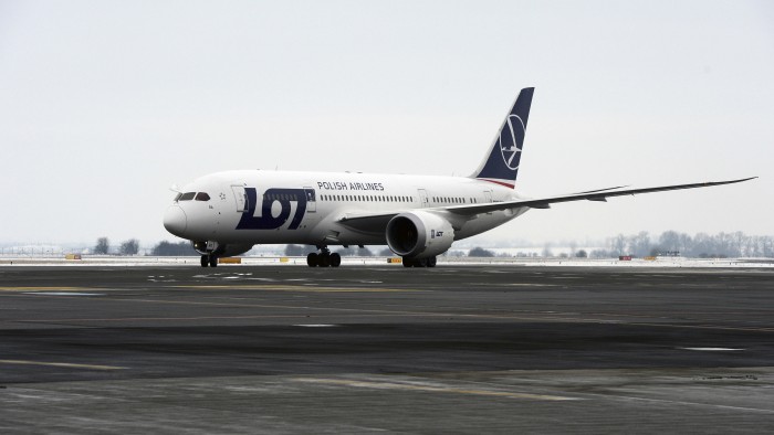 V Praze poprvé přistál
moderní  Dreamliner