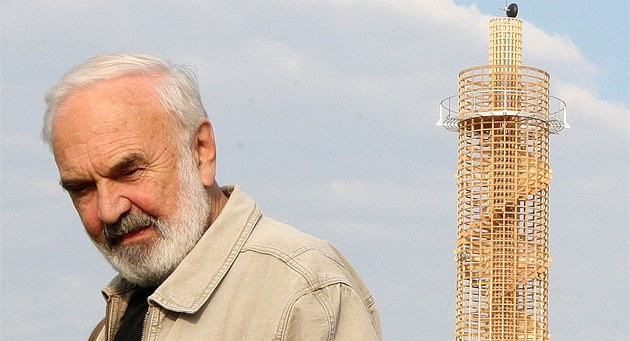 Cimrman má svou rozhlednu,
je z ní vidět až do Liptákova