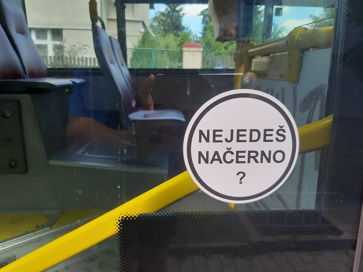 čer.
