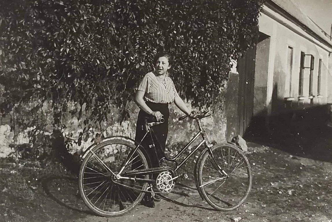 O tom, jak se máma vyučila prodavačkou a navštívil ji důstojník SS