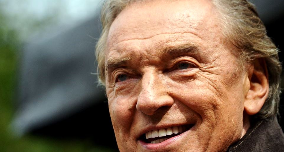Karel Gott vyloupil banku,
vše potom propil v herně