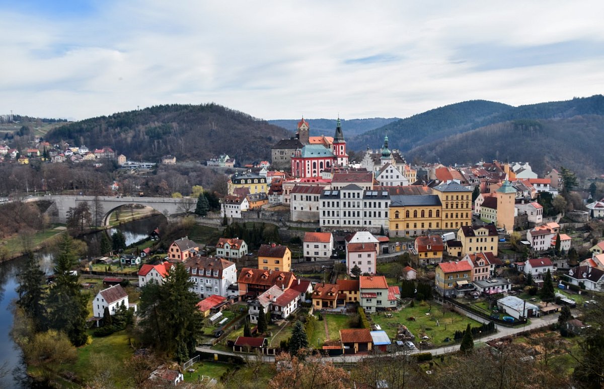 Středověké město a hrad Loket.