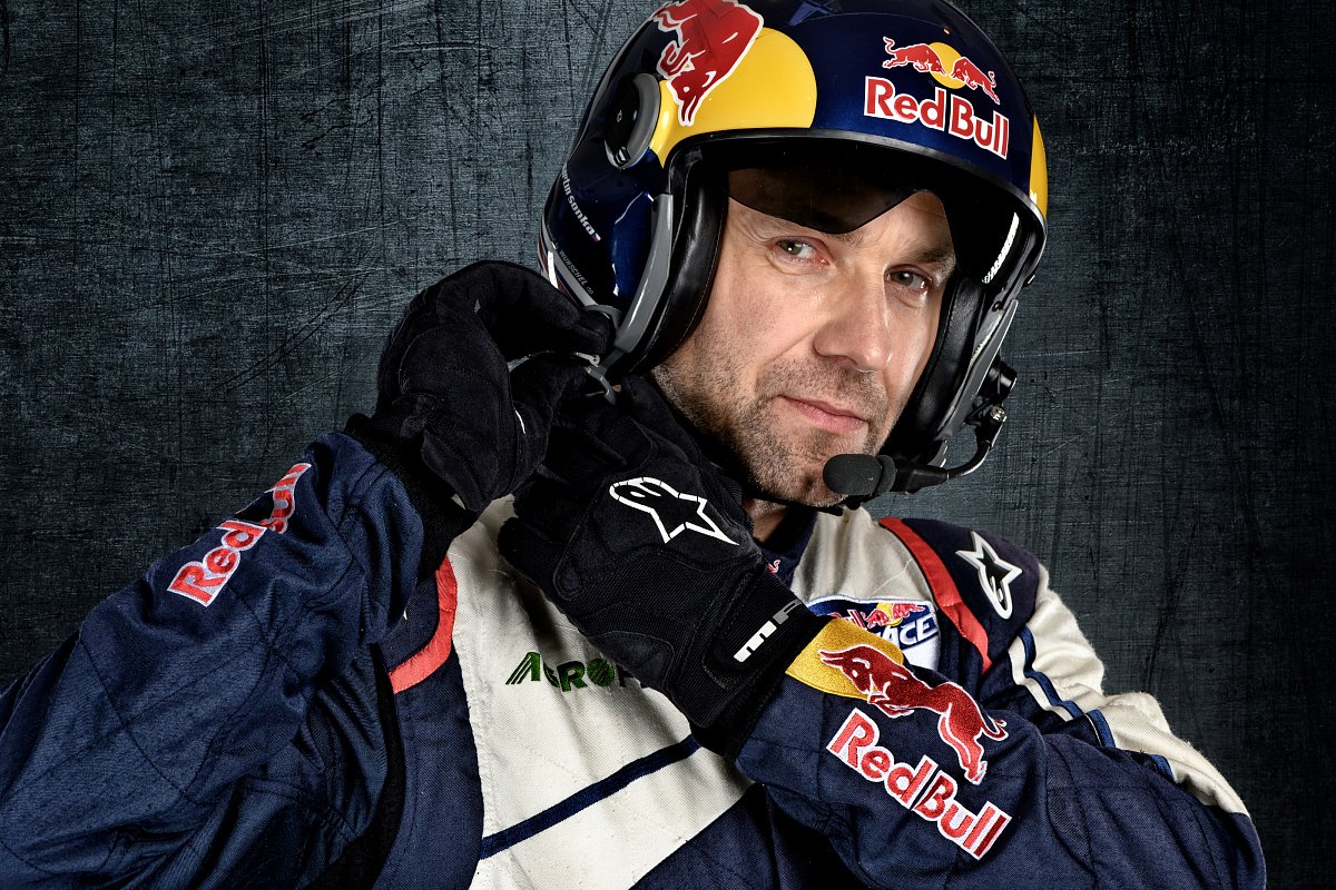 Létání mám vytetované na mozku, říká akrobatický pilot Martin Šonka