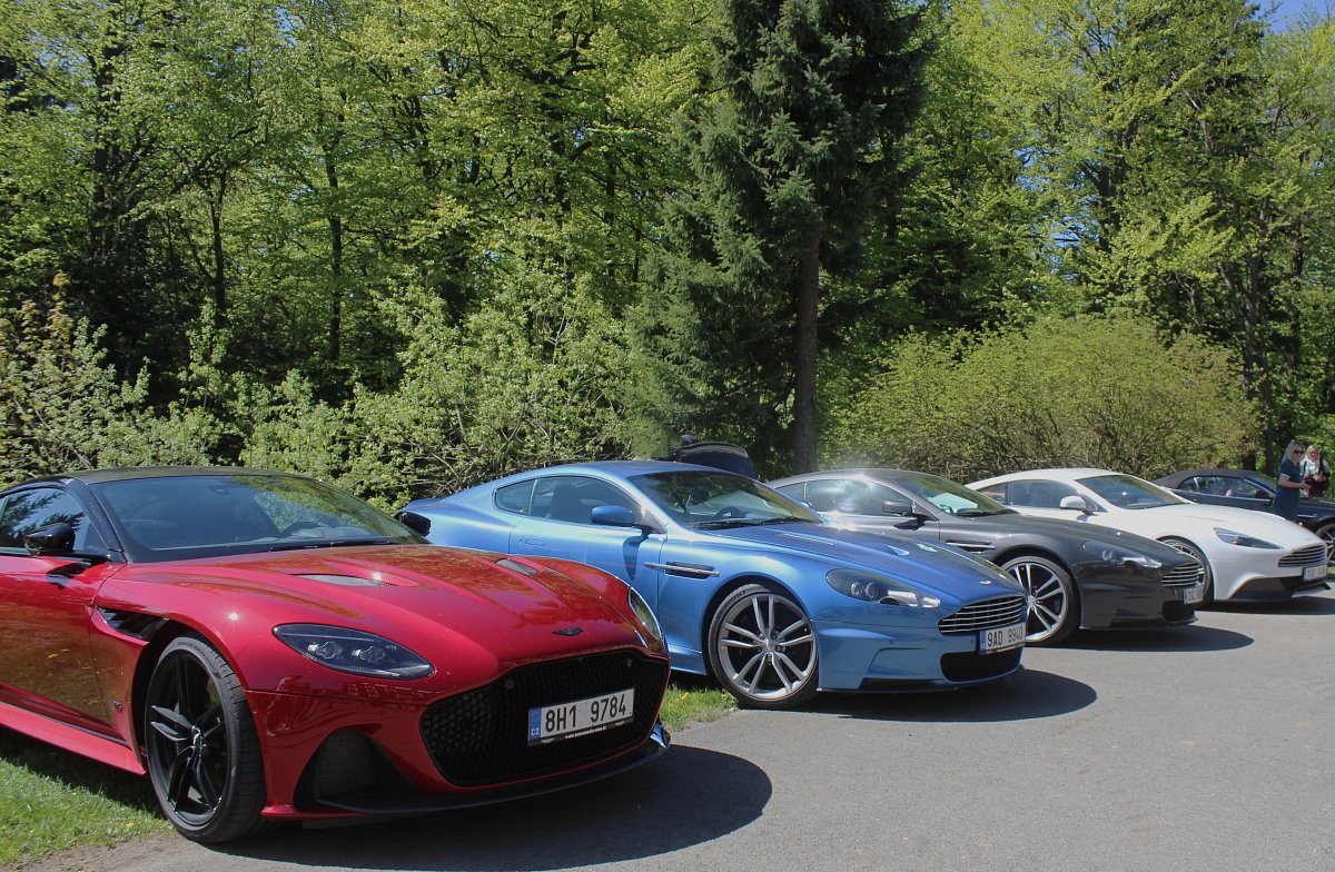 Auta Aston Martin na Pustevnách