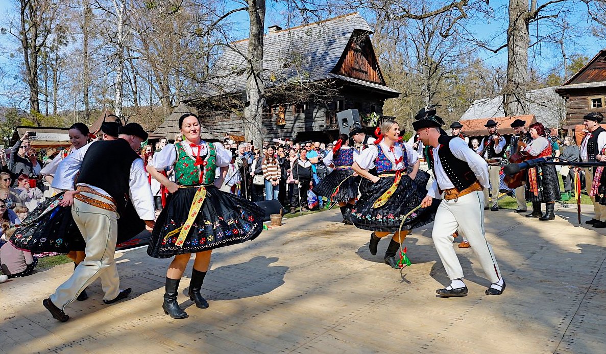 FOTO DNE 6.4.: Eliška Murasová - Roztančené sukénky