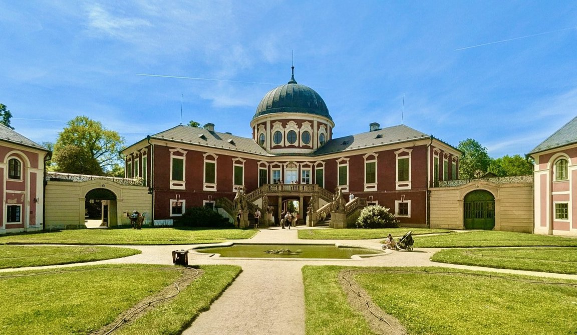 FOTO DNE 5.5.: Vlasta Ledlová - Pozdrav z Veltrus