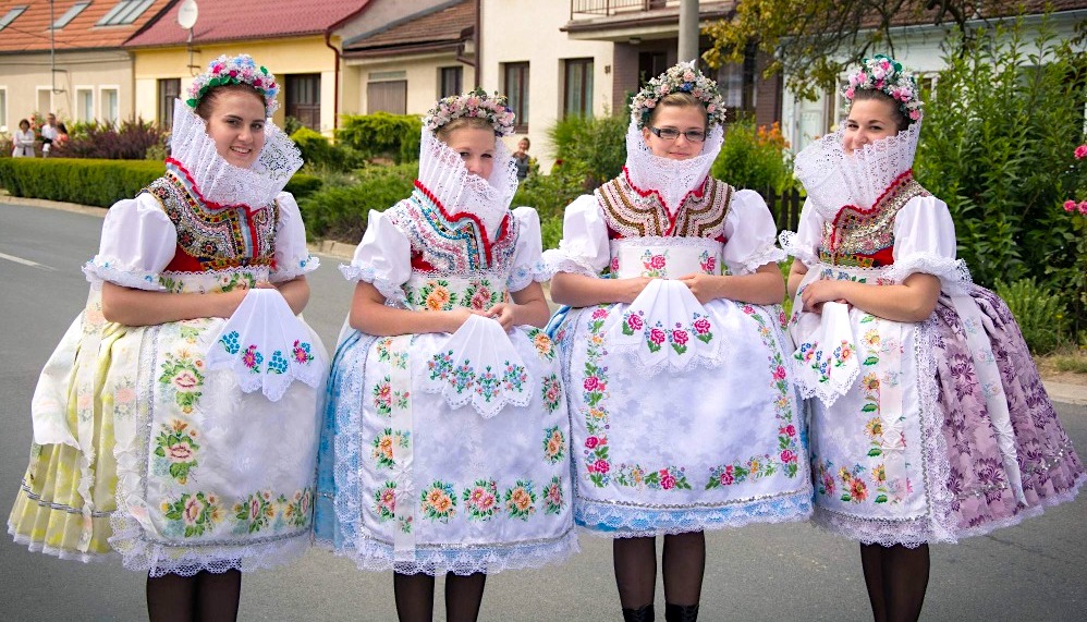 FOTO DNE 15.10.: Květa Říčánková - Kroj z Boleradic