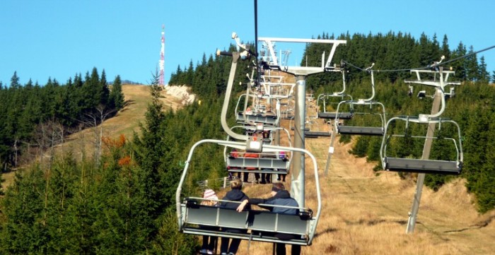 Na krkonošské hřebeny můžete stále 
ještě lanovkami. Ale teple se oblečte