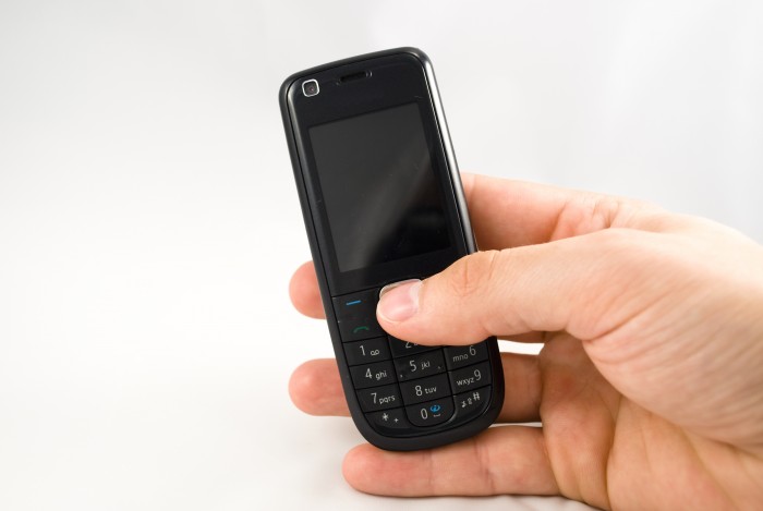 Mladí volají z mobilu
méně, než senioři