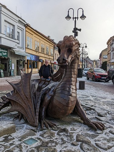01-drak-v-husove-ulici.jpg