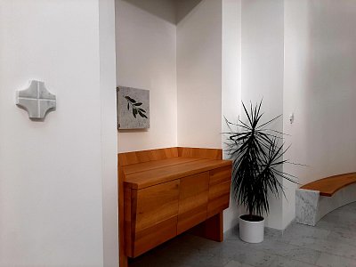 016-kostel-ks-konsekracni-kriz-a-schranka-na-olej-20240303-141754-1.jpg