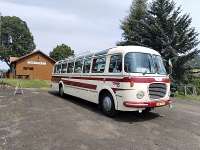 02-historicka-autobusova-linka-t32-z-usteka-do-zubrnic-zdroj-netwin-production.jpg