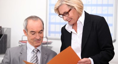 Přivýdělek v důchodu. Čím je omezen a jak se daní?