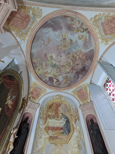 05-kaple-sv.-jana-nepomuckeho-uvnitr-strop.jpg