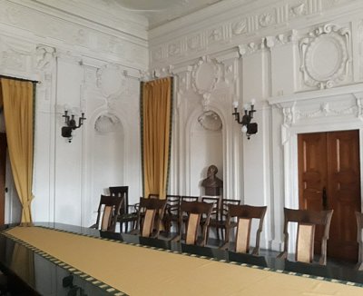 05-michnuv-palac-zasedaci-sinl-sokola-s-vyzdobou.jpg