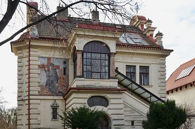 https://www.i60.cz/images/thumbs/06-prvni-suchardova-vila.jpg