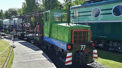 07-vlacek-jezdici-po-arealu.jpg