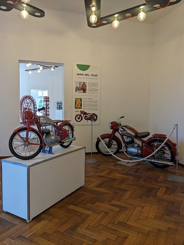 09-motocykl-jawa-350-perak.jpg