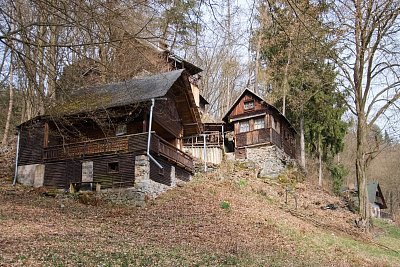 10 - Hejno chatiček.