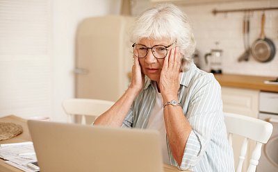 Krátkodobá či dlouhodobá péče o nemocného: Co je nutné zařídit na úřadech a u zaměstnavatele