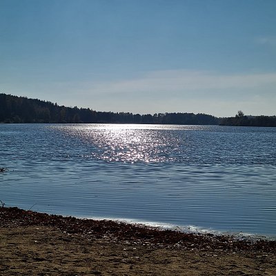 Slunce na hladině, jako u moře
