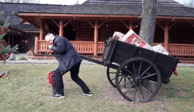 Dárky pro členy I60 se vezou...