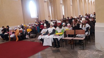 Požehnání koledníkům v kostele