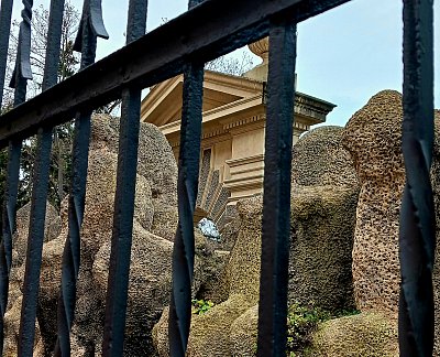 Zamřížovaná grotta *