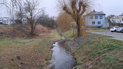 Teče potůček bublavý
