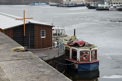 Kostel na lodi *