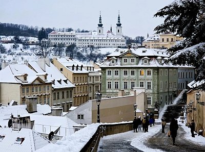 Stověžatá právě teď