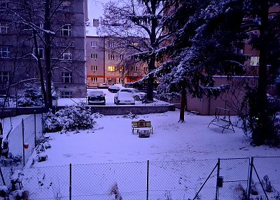 Okno naproti