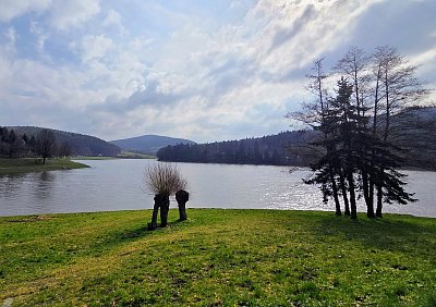 U luhačovické přehrady