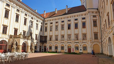 24.-zamecke-nadvori-1.jpg