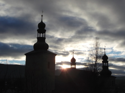 Zlatohorský kostel od hřbitova