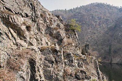 25 - Úsek jištěný zábradlím.