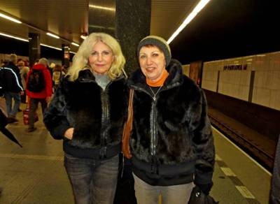 28-tak-zase-priste.-a-vem-si-tu-cernou-bundu-jo.jpg
