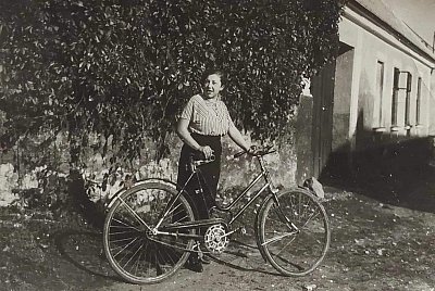 O tom, jak se máma vyučila prodavačkou a navštívil ji důstojník SS