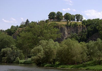 Pohled na Tetín z druhého břehu