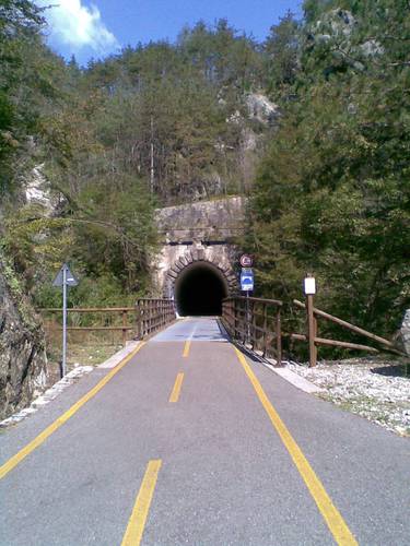 6-vyjezd-z-tunelu.jpg