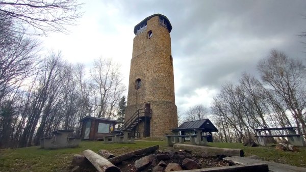 Rozhledna na vrcholu Brdo