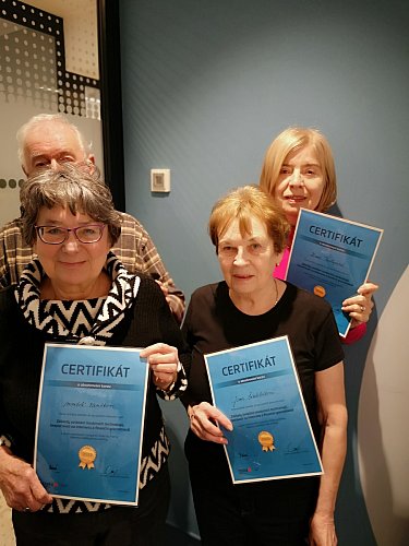 Abeceda vzdělávání pro seniory - Hradec - certifikáty - foto 6.jpg
