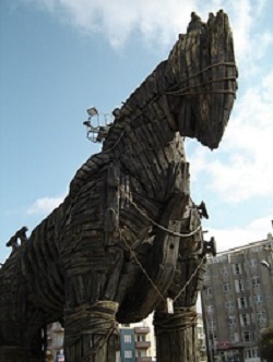 Trojský kůň - Brad-Pitt's-horse-in-Canakkale
