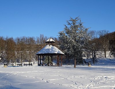 Zasněžený altán