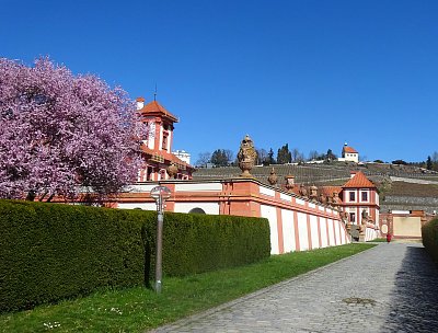 Trojský zámek a kaple sv. Kláry