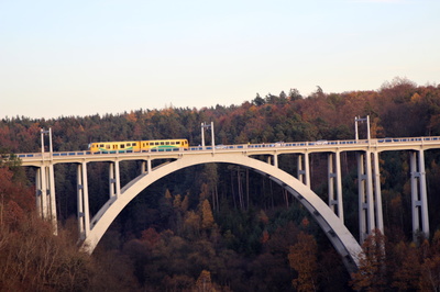 Poznáte tento historický most s vláčkem??