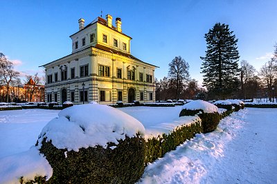 Ostrov - letohrádek v zámeckém parku