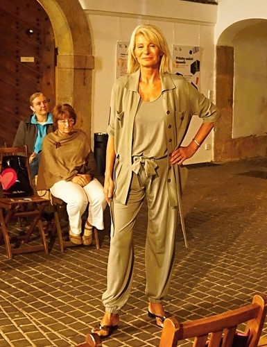 Helena v modelu butiku Újezd No. 13.jpg