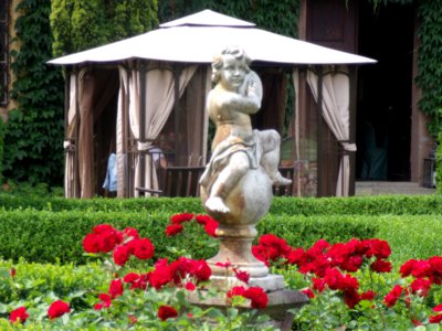 Hudebnice v zámecké zahradě na Jemništi