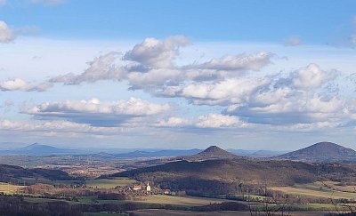 Když jdou mraky krajinou